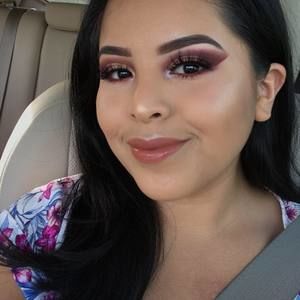 Meet your Posher, Analaura